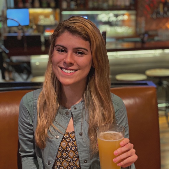 Meet your Posher, Nicole - Picture 2 of 4